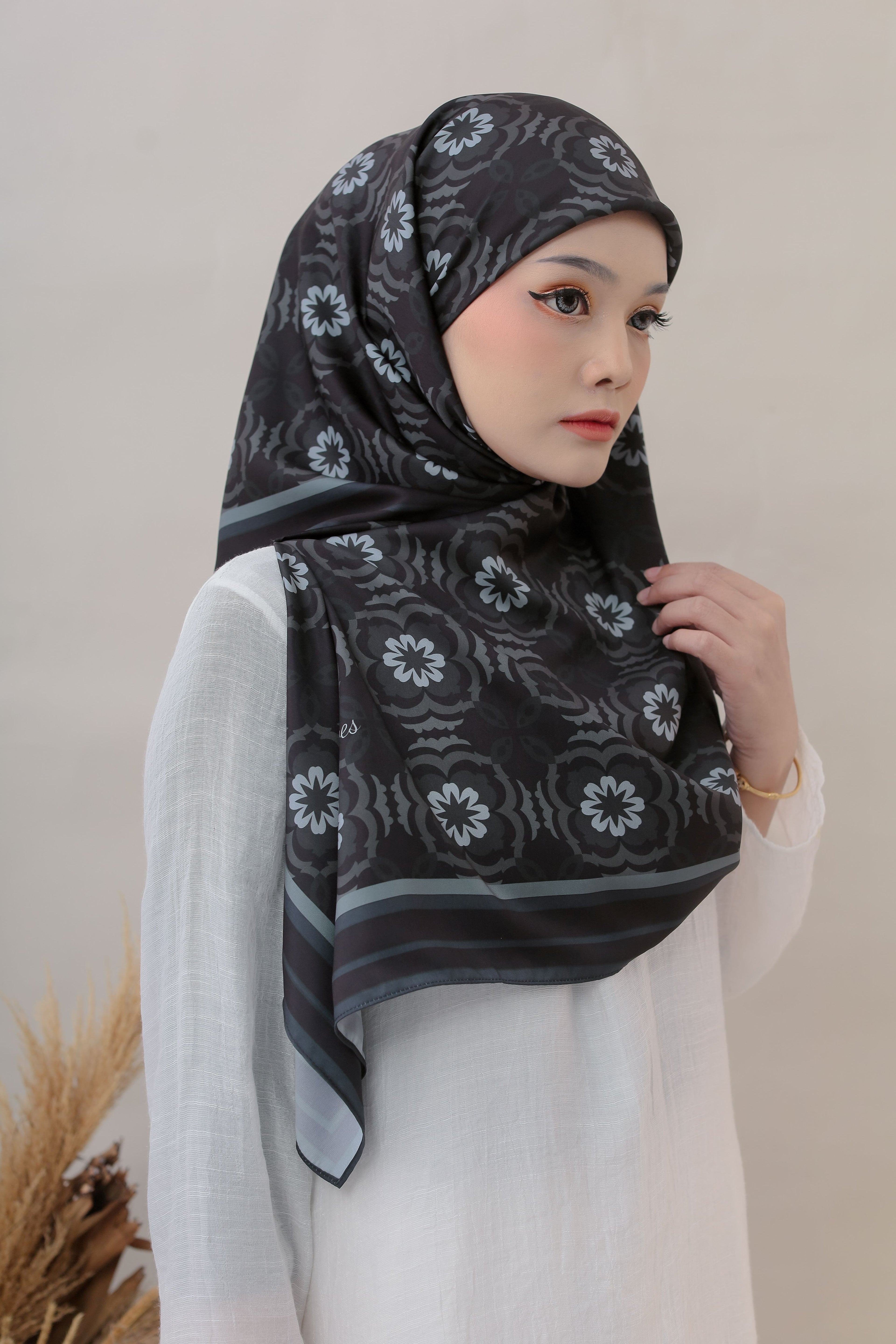 Aman Satin Square in Hitam Warisan